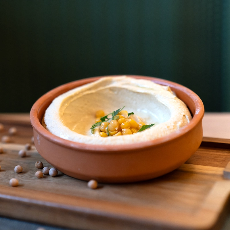 Libanski humus sa leblebijama, peršunom i hrskavim krekerima